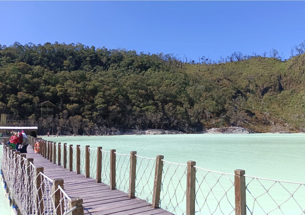 Harga Tiket Masuk di Kawah Putih Bandung